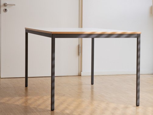The universal M dining table: 8 people