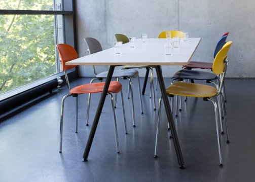 The versatile Y dining table: 8 people