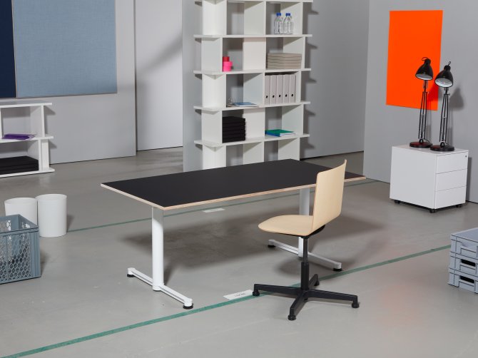 Customise your own office desk from the technical T series 