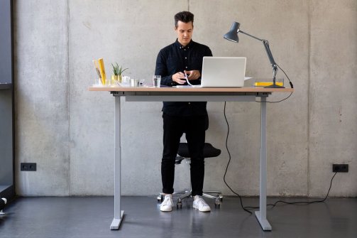 Schreibtisch grau – wunderbar kombinierbar