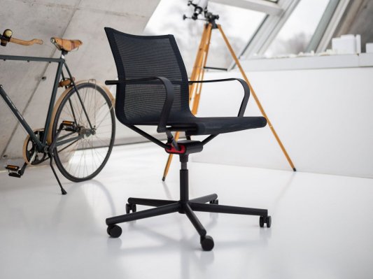 Silla de oficina Wagner con articulación de asiento Dondola® patentada en todo el mundo