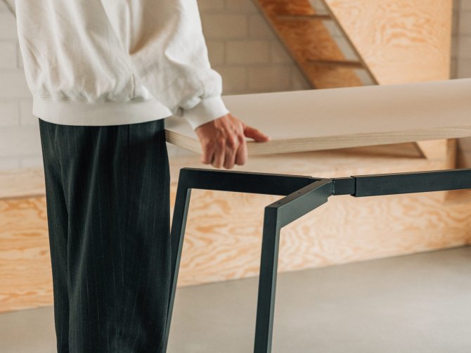 Mesa de comedor con la variada serie Y