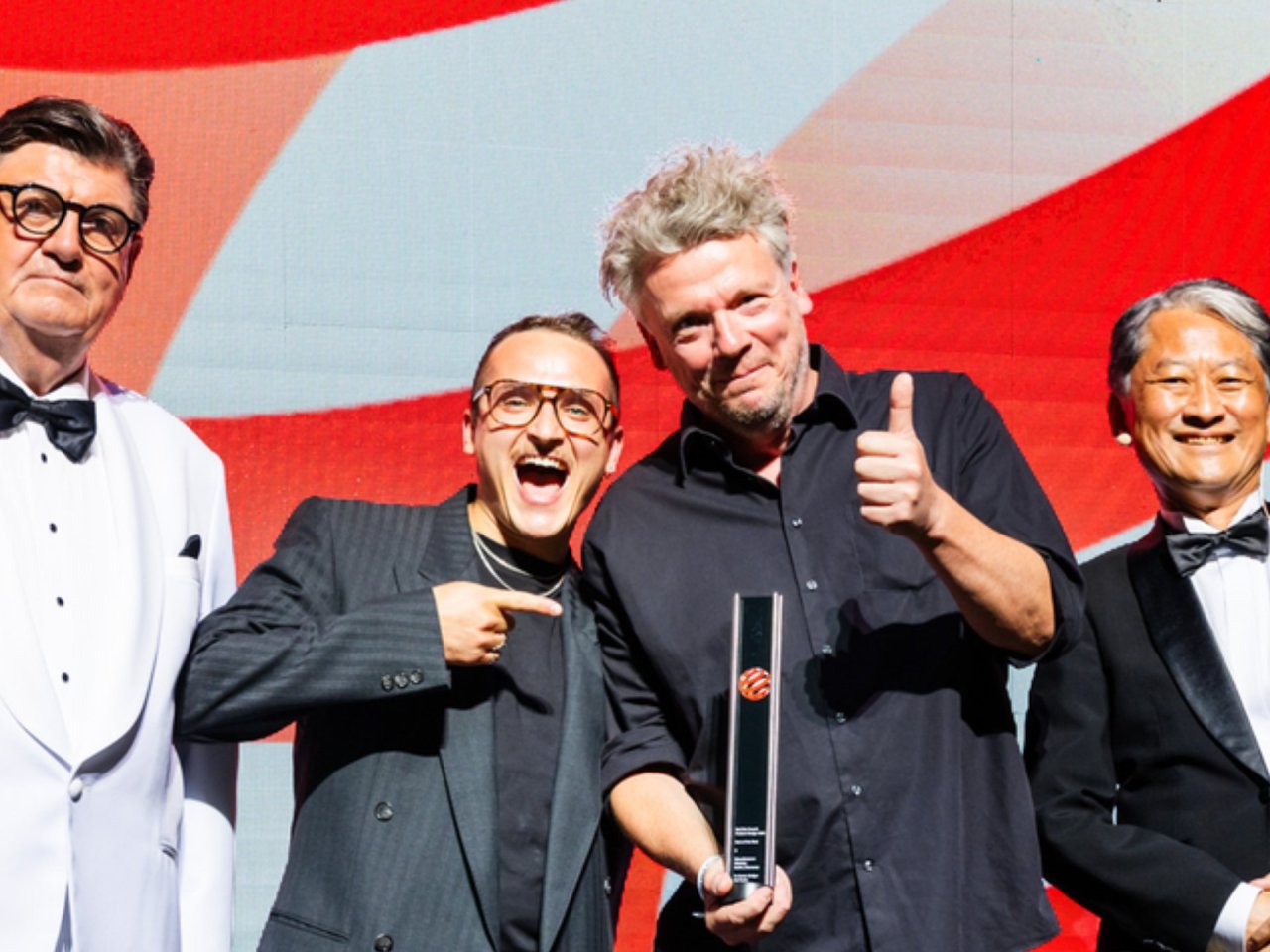 X table with Red Dot Award
