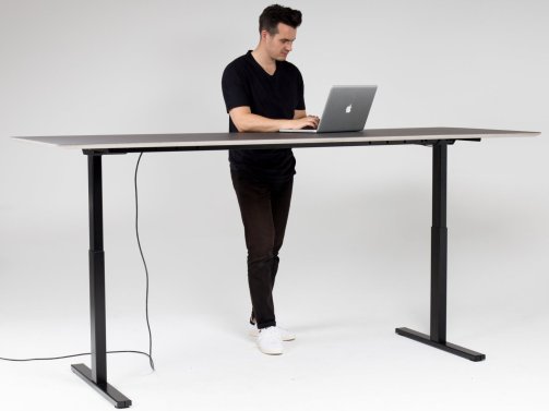 How do I find the right desk height?