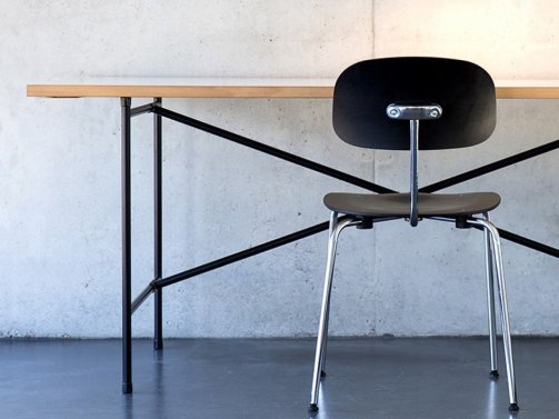 The underside: a well thought-out steel table frame