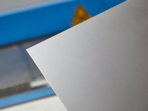 Typisch Stahlblech-Zuschnitt: belastbar und langlebig
