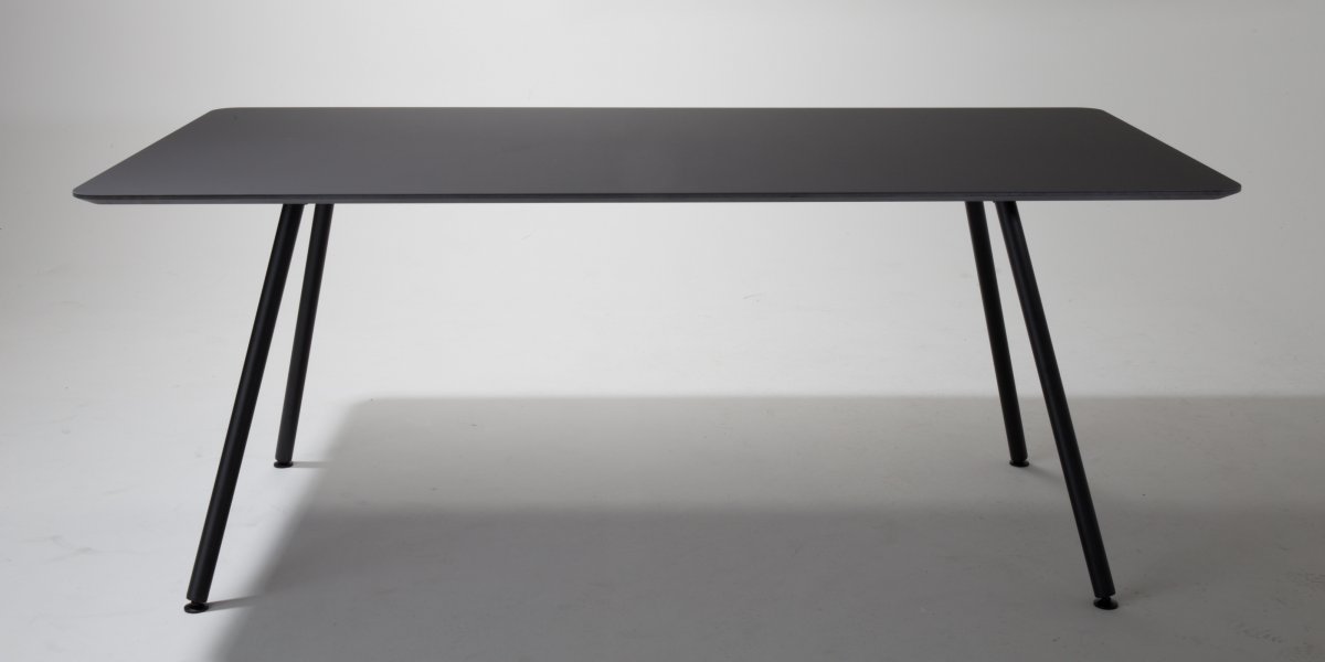 This is how fascinating a conference table in black looks