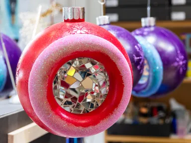 Bolas gigantes para el árbol de Navidad