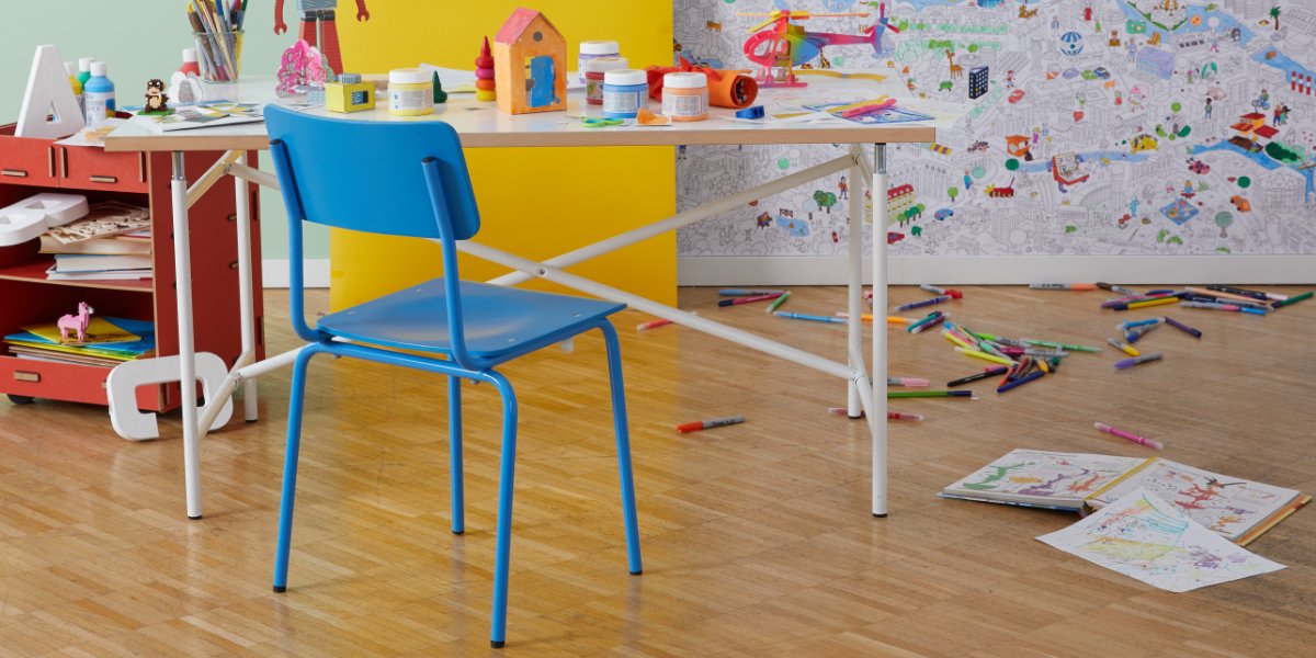 Tavolo e sedia robusti per la cameretta dei bambini 