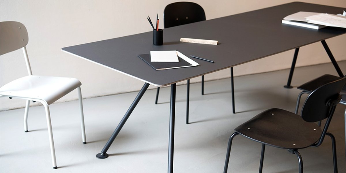 ¿Cuántas personas deben sentarse en su mesa de conferencias?