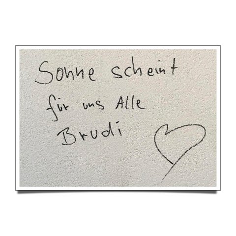 Note di Berlino Cartolina postale DIN A6, Il sole splende per tutti noi Brudi