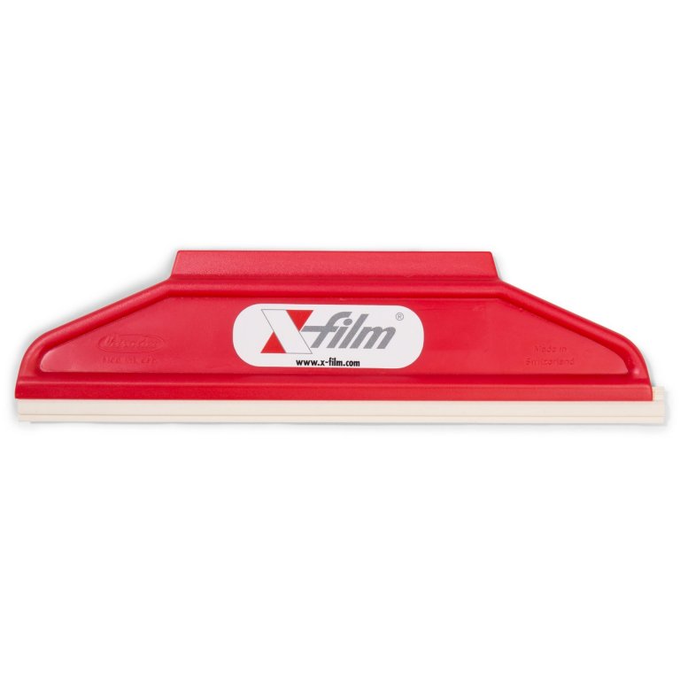 Plastic squeegee-type applicator with rubber lip
