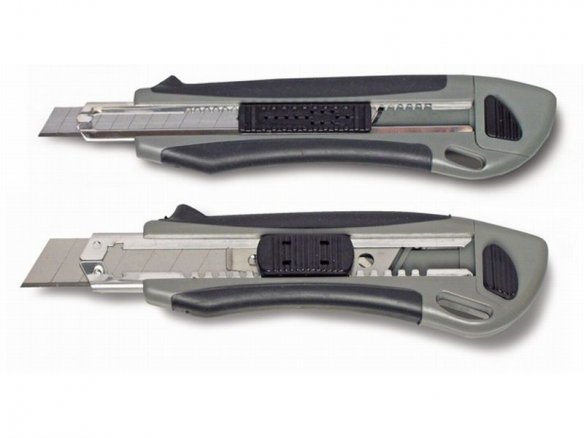 Cutter für 9/18 mm-Klingen mit Magazin