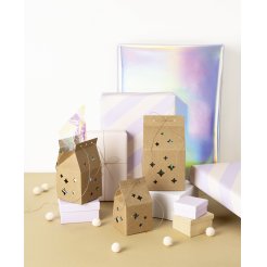 Geschenkschachteln mit sternförmigen Ausschnitten
